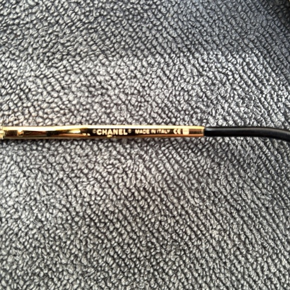 Great Condition CHANEL Camilla accent shield women’s sunglasses gold and rimless - Picture 2 of 9